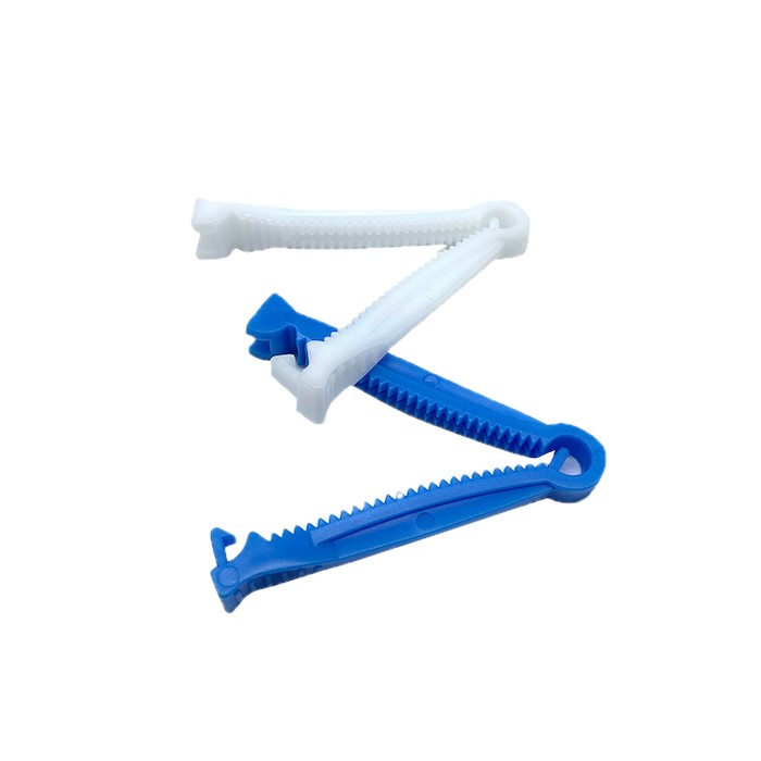 Pinza umbilical estéril. Pieza